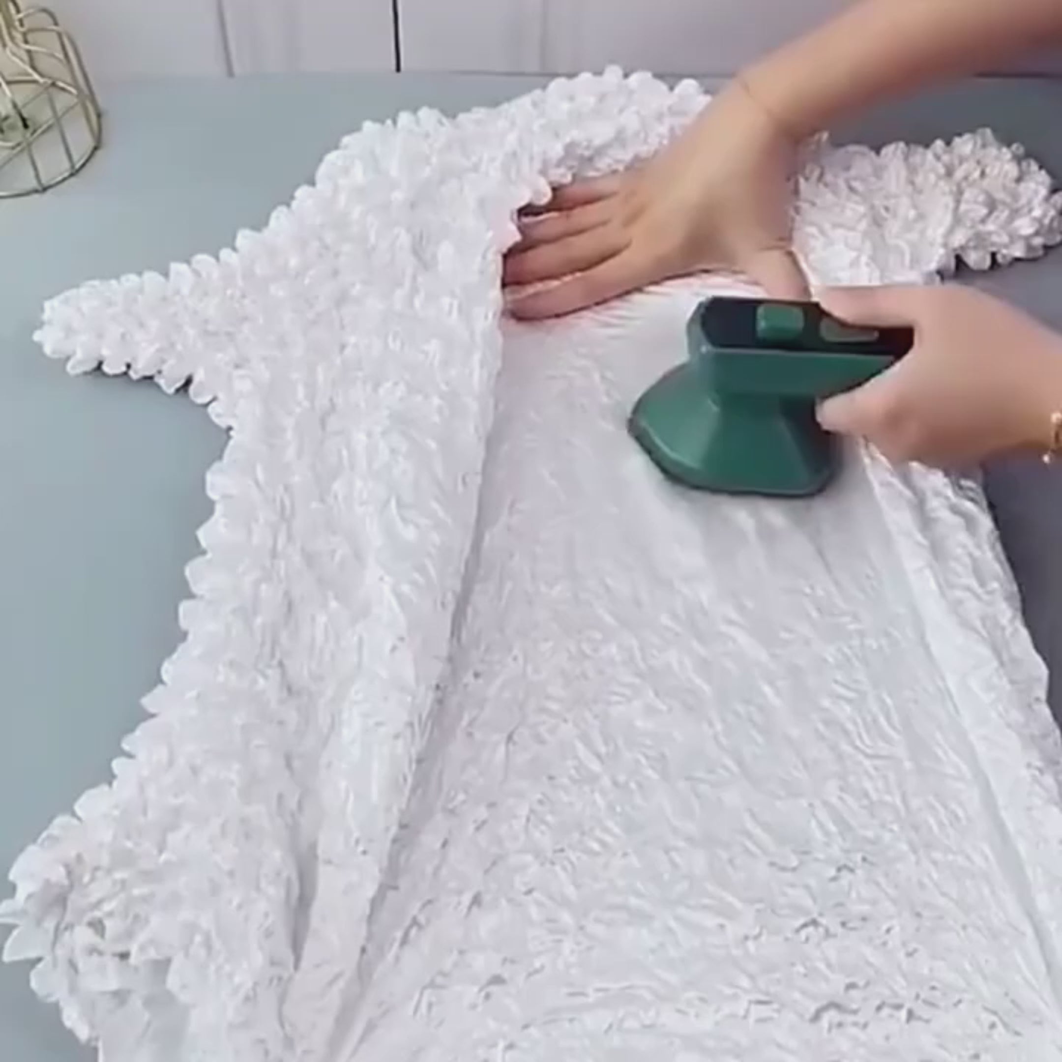 Load video: Calmova Smart Press portable iron removing wrinkles from clothes using dry and wet ironing mode in real time.